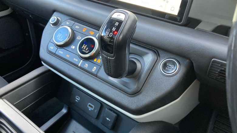 Land Rover Defender 3.0 D300 X-Dynamic HSE 110 5dr Auto Diesel Estate